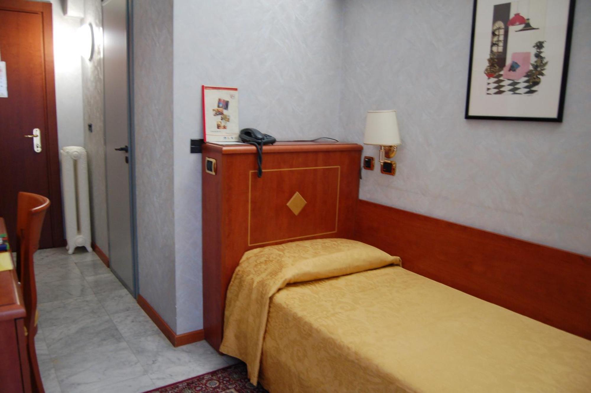 Hotel Chelsea Torino Esterno foto