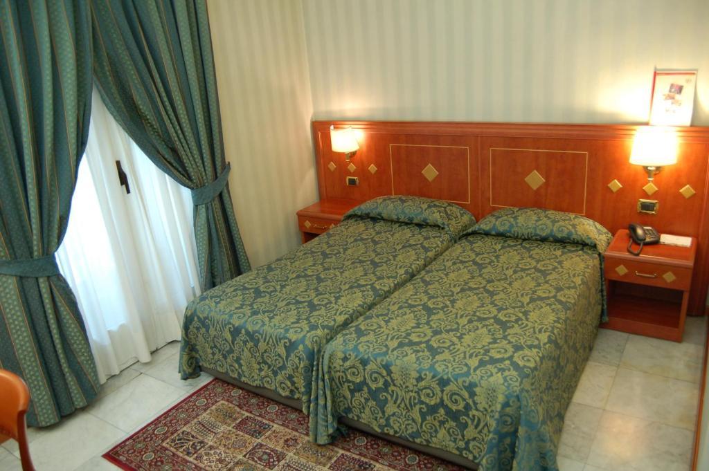 Hotel Chelsea Torino Camera foto